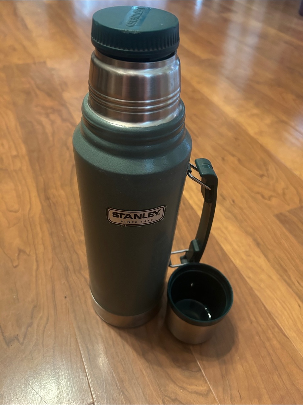 Stanley Vacuum Insulated Thermos the original OG 1.1 quart - Picture 6 of 8